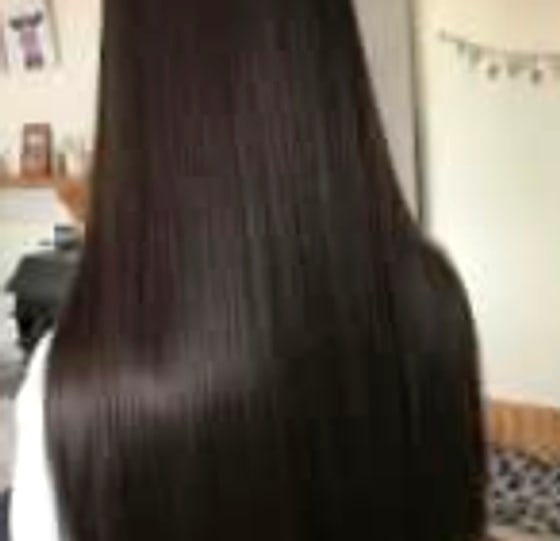 Alisado con planchita en cabello largo